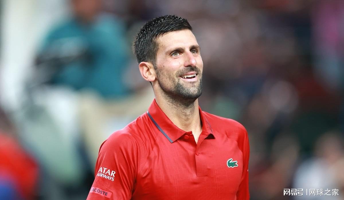 开云体育-德约澳网战袍公布，国外球迷怒批赞助商：一如既往又丑又无聊！