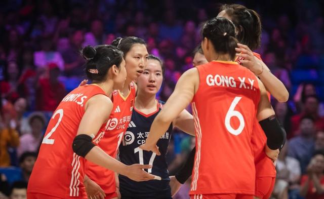 中国女排“让二追三”取三连胜 年轻队员获锻炼机会