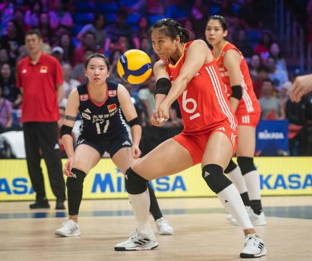 中国女排“让二追三”取三连胜 年轻队员获锻炼机会