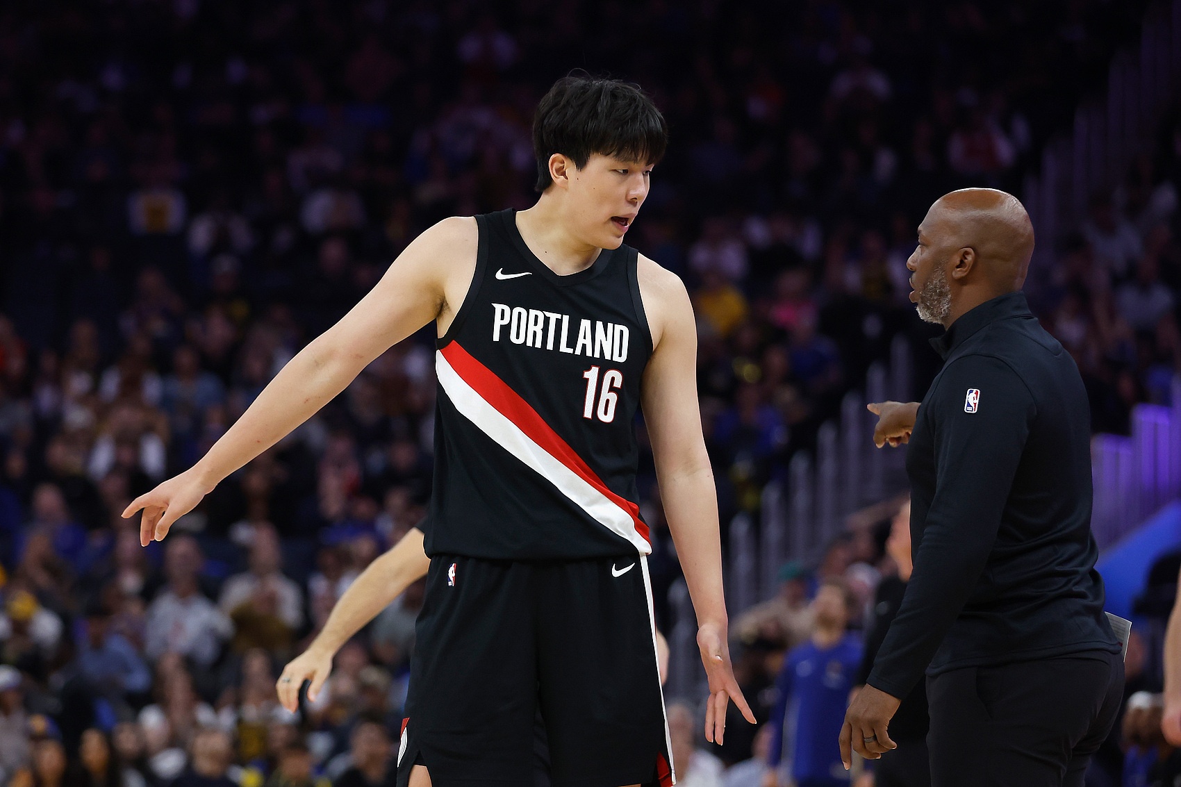 开云-杨瀚森2025赛季高光时刻：季前赛单节爆发14分，NBA首秀即首发，生涯总得分超越周琦