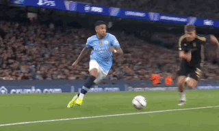 哈兰德上演伊布式神仙球！曼城破曼联欧冠不败纪录