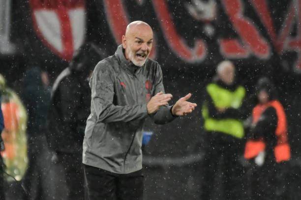 开云下载-孤注一掷的皮奥利疯了，被球迷训话的米兰也疯了