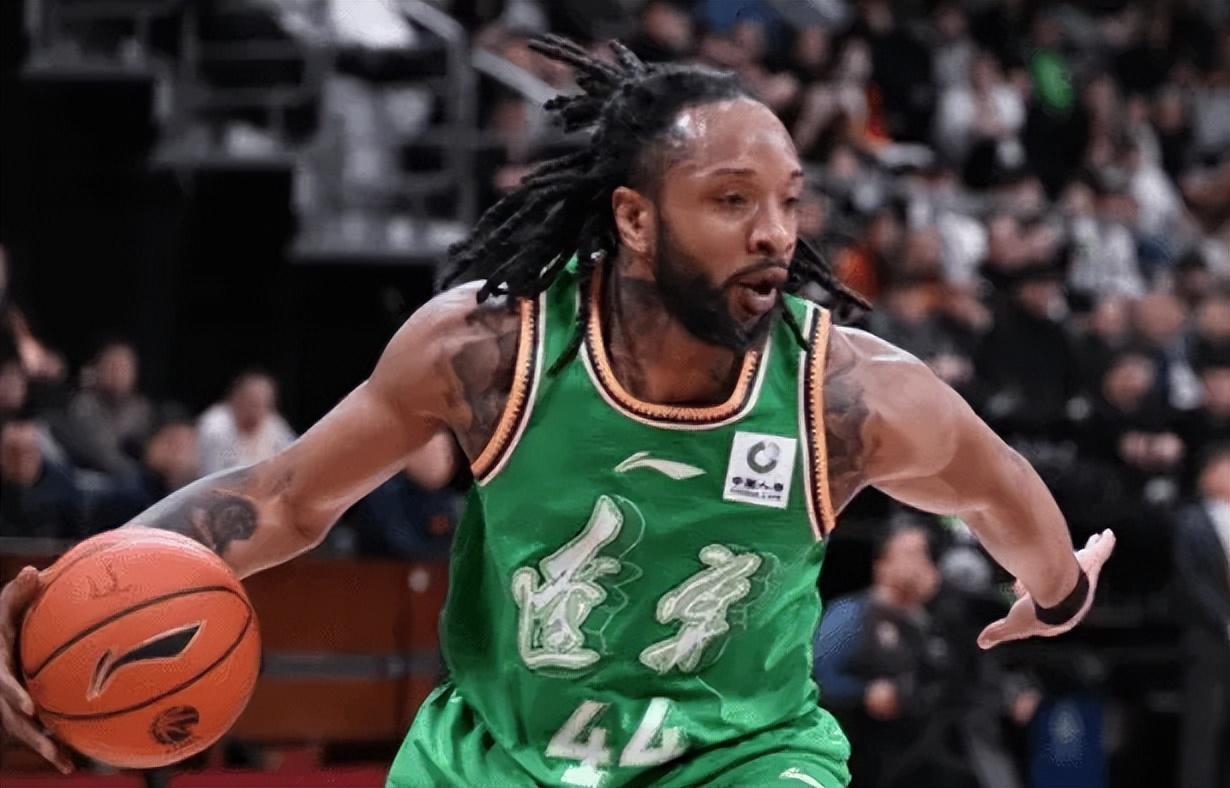 开云体育-辽宁半场压制新疆！继伟完美复出，威尔斯手帝齐爆，新疆3人死顶