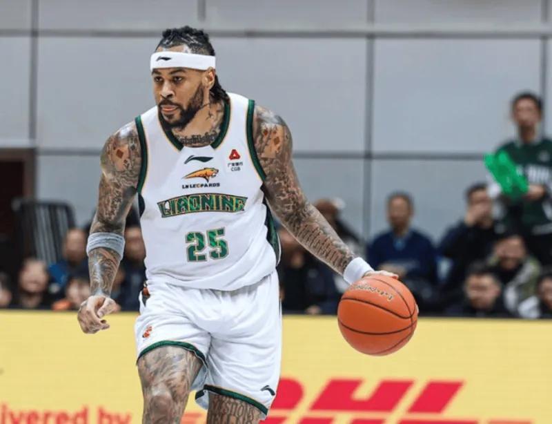 开云体育-辽宁半场压制新疆！继伟完美复出，威尔斯手帝齐爆，新疆3人死顶