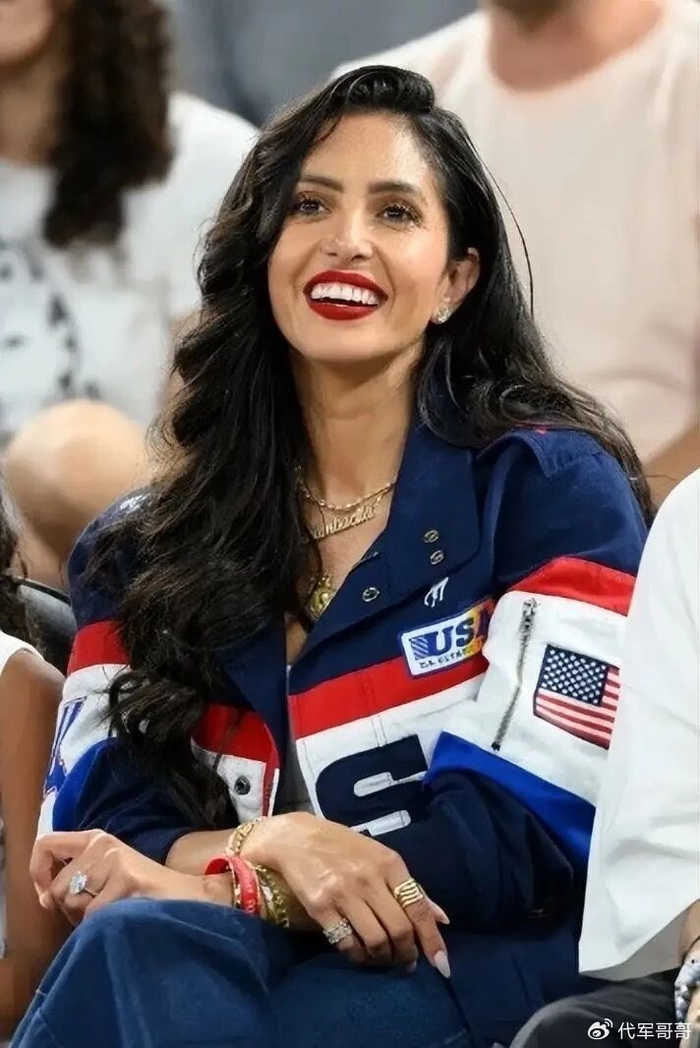 科比去世6年，瓦妮莎瘦60斤依旧美艳，没有再婚带着3个女儿生活|科比·布莱恩特|科比-布莱恩特|家庭|卡普里|小女儿_新浪体育_新浪新闻