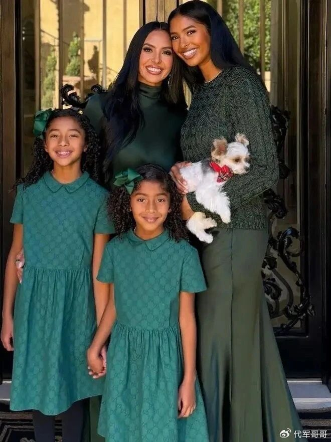 科比去世6年，瓦妮莎瘦60斤依旧美艳，没有再婚带着3个女儿生活|科比·布莱恩特|科比-布莱恩特|家庭|卡普里|小女儿_新浪体育_新浪新闻