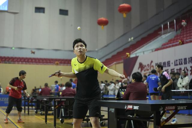 新民晚报红双喜杯开幕，奥运冠军刘诗雯和球友共享“乒乓年夜饭”|体育局|上海|国际乒联|乐融融|乒乓球_新浪体育_新浪新闻