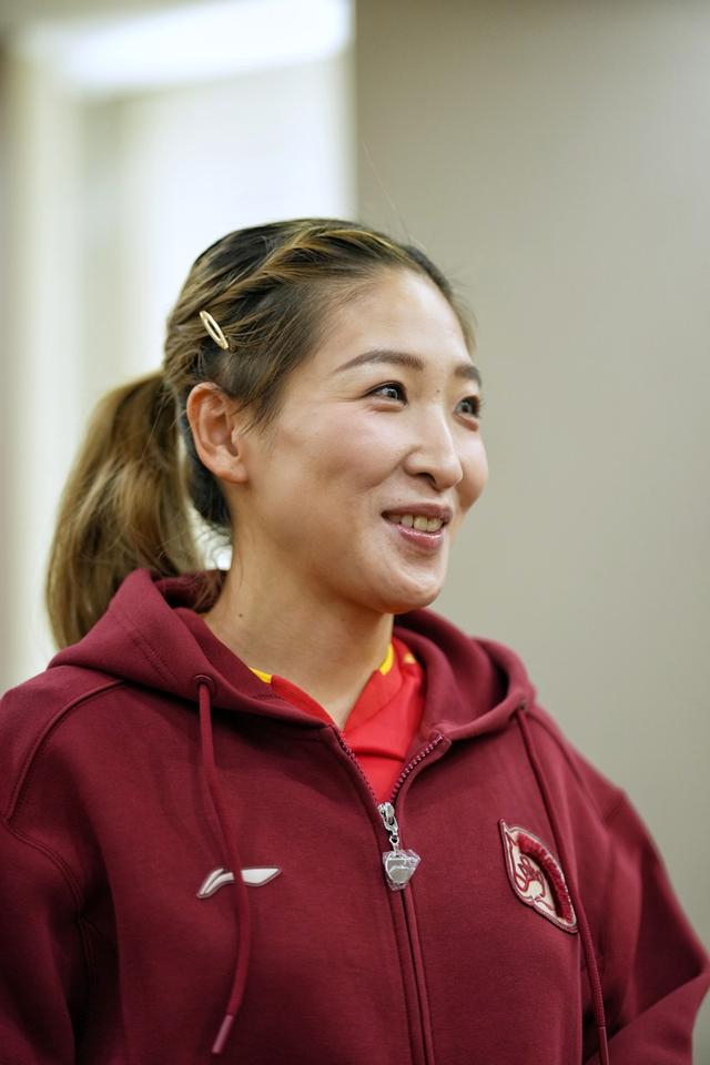 新民晚报红双喜杯开幕，奥运冠军刘诗雯和球友共享“乒乓年夜饭”|体育局|上海|国际乒联|乐融融|乒乓球_新浪体育_新浪新闻