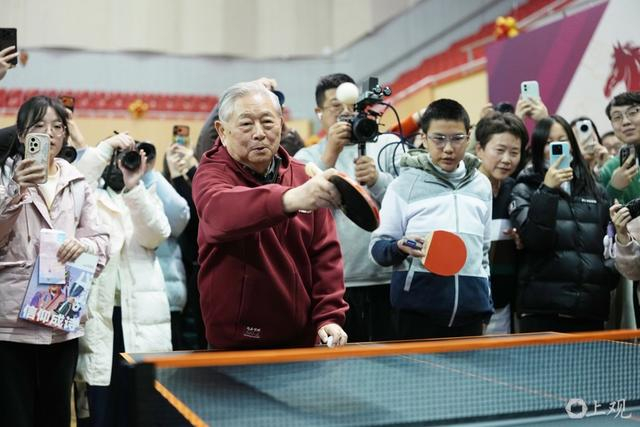 新民晚报红双喜杯开幕，奥运冠军刘诗雯和球友共享“乒乓年夜饭”|体育局|上海|国际乒联|乐融融|乒乓球_新浪体育_新浪新闻