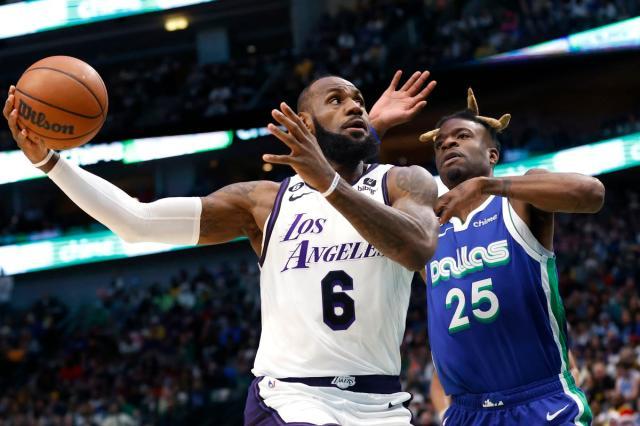 湖人连续三场比赛第三节崩溃，阵容残缺明眼人可见