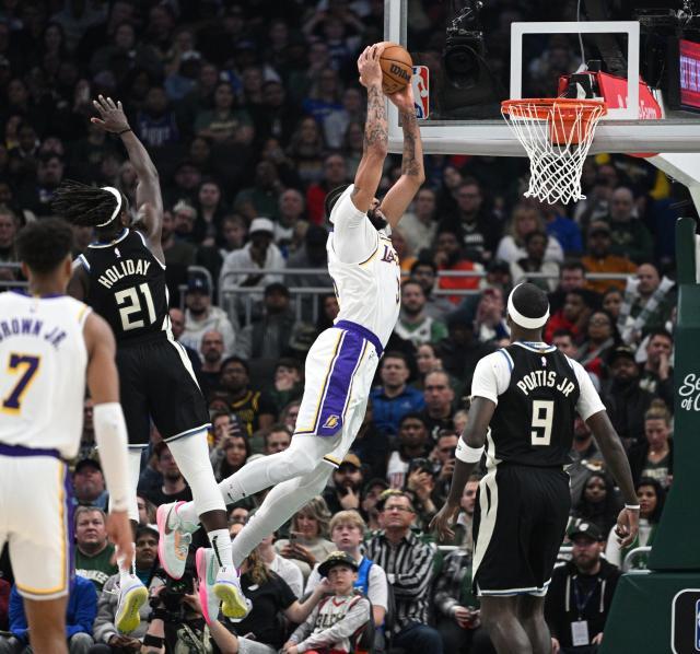 开云APP-比园区还猛！近8战场均33+15 浓眉是联盟第几人？