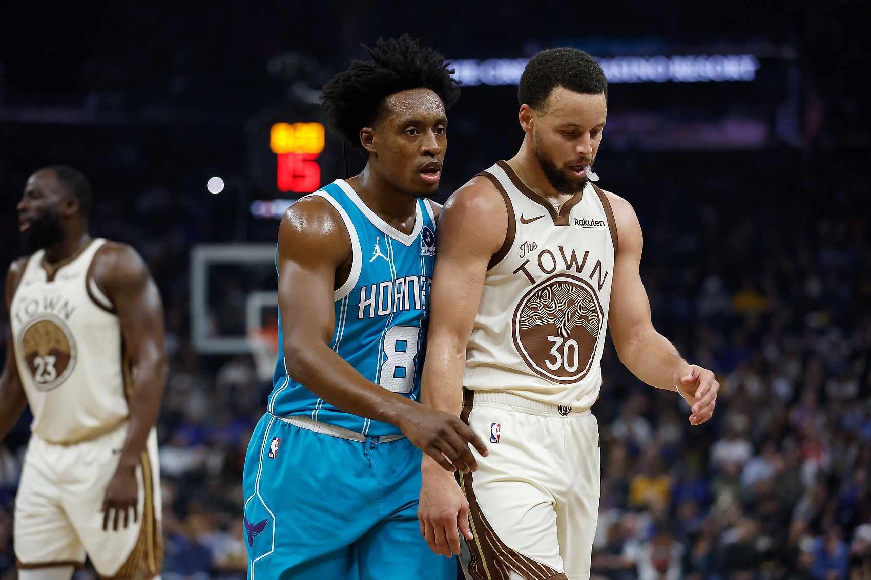 开云下载-克拉克声援库里：我们想看他每场飚进12记三分 别再对他生拉硬拽