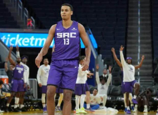 开云下载-《体育画报》：杜欧会留队 尼克斯将全力交易米切尔