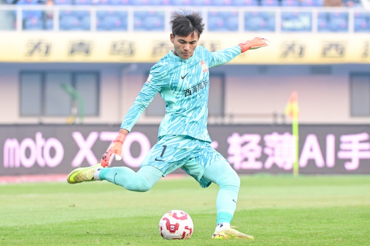 开云下载-足球报谈U23国脚中超首轮表现：U23国脚竞相出彩，延续希望