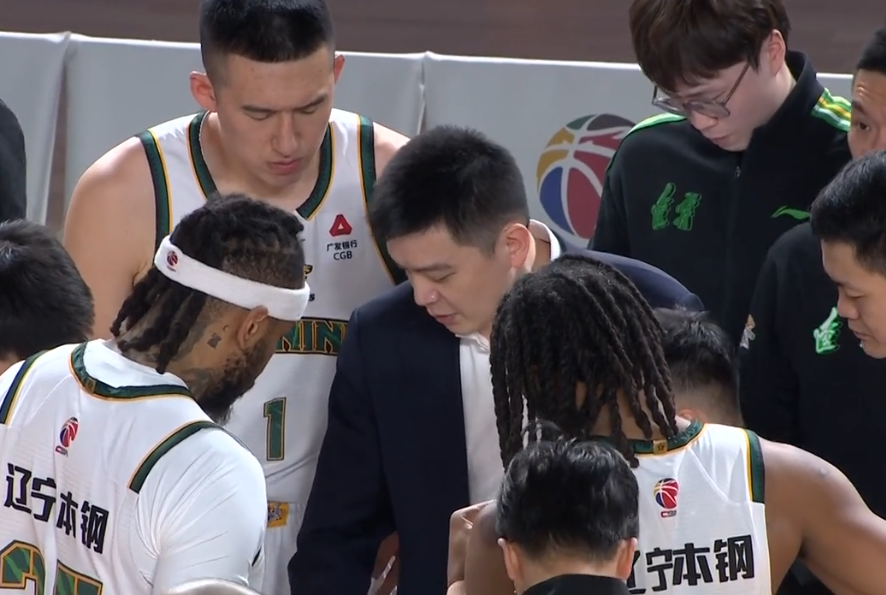 开云-末节4分苦吞4连败！曝杨鸣已经下课，辽宁球迷评论区炸锅，太讽刺