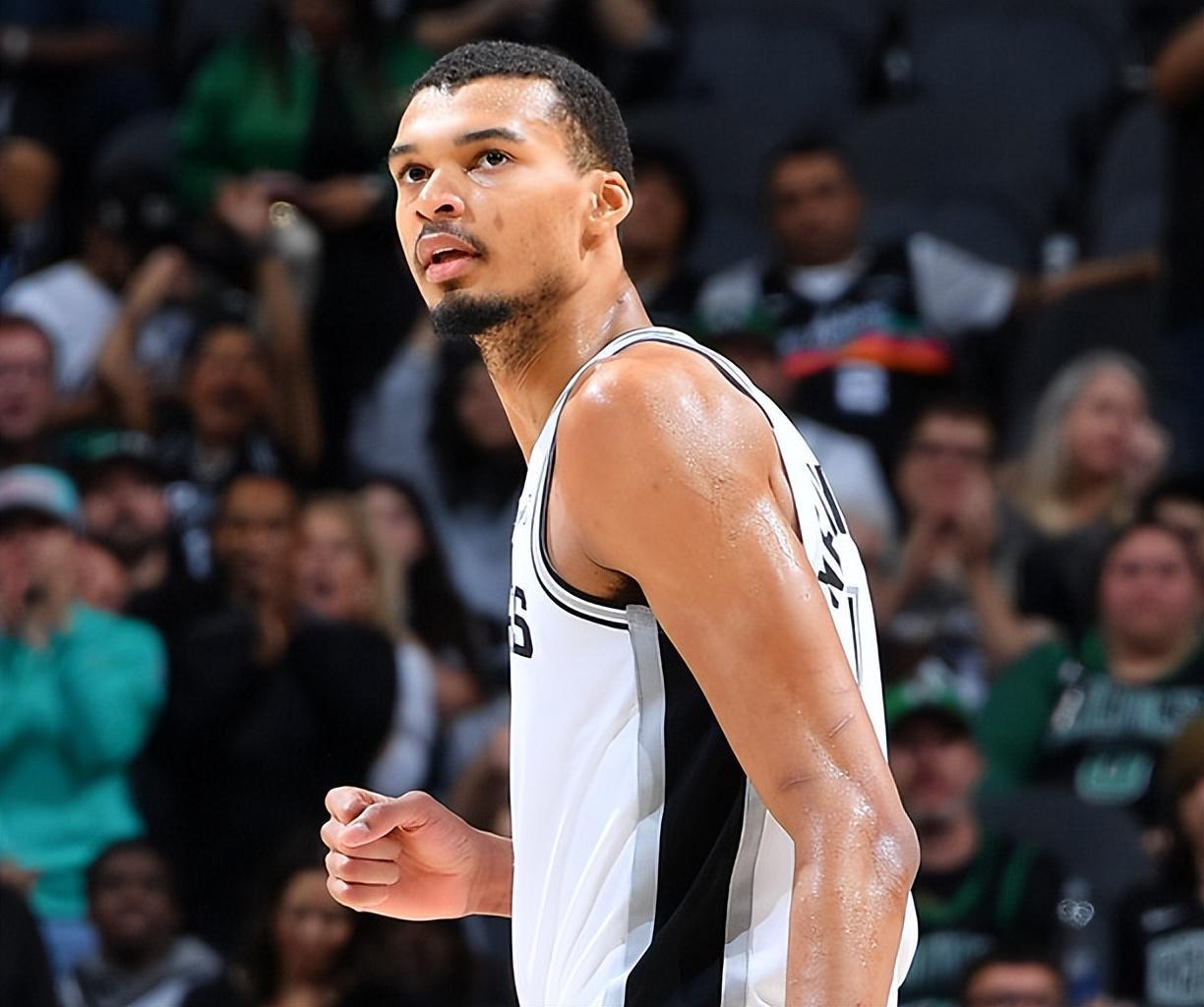 开云-32分12板8助2断4帽！文班亚马复制姚明神迹，战神卡要小心了