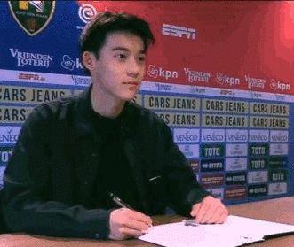 开云APP-李嗣镕签海牙破圈登热搜 网友：帅到可以原谅国足